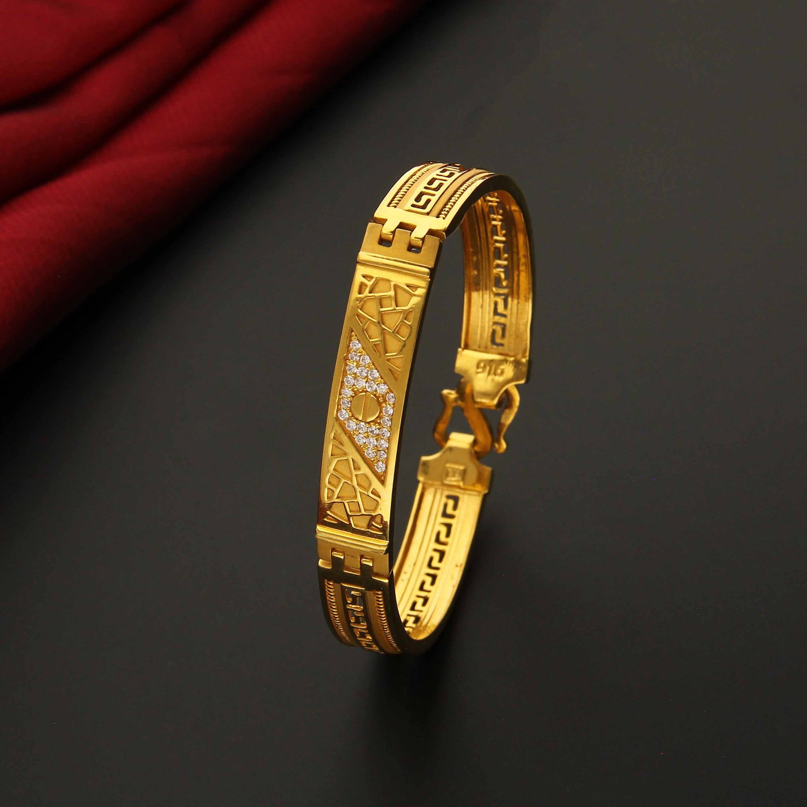 CASTING BRACELET